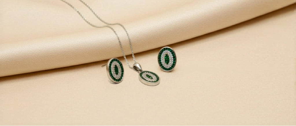 92.5 Sterling Silver Oval Circular Emerald Green and white Stone Pendant Set