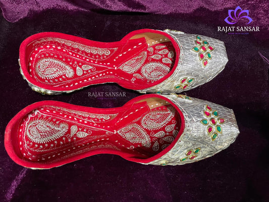 Elegant Silver Juttis – Traditional & Stylish Footwear